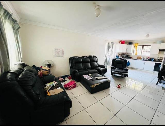 6 BEDROOM HOUSE FOR SALE IN BLOUBOSRAND